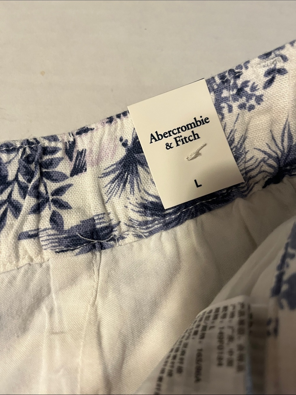 Abercrombie & Fitch Tropical Print High-Waist Bermuda Shorts - Navy White NWT L - Picture 7 of 12